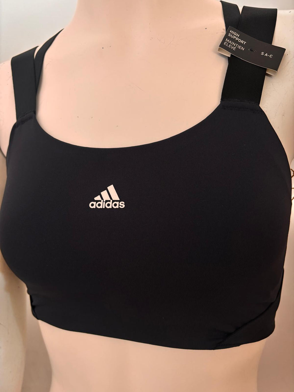 Top Adidas elastico nero con logo bianco in rilievo