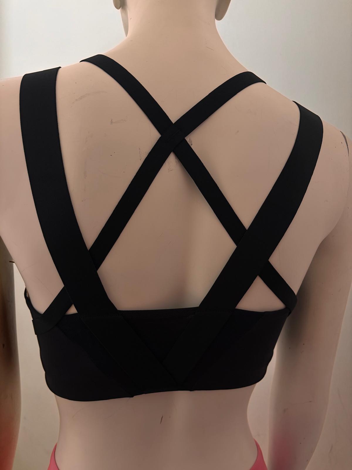 Top Adidas elastico nero con logo bianco in rilievo